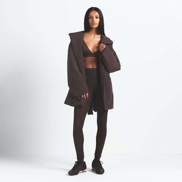 BNWT*Nikeskims Wrap Coat NOK 2450 - Phoenix Brown - Picture 3 of 5